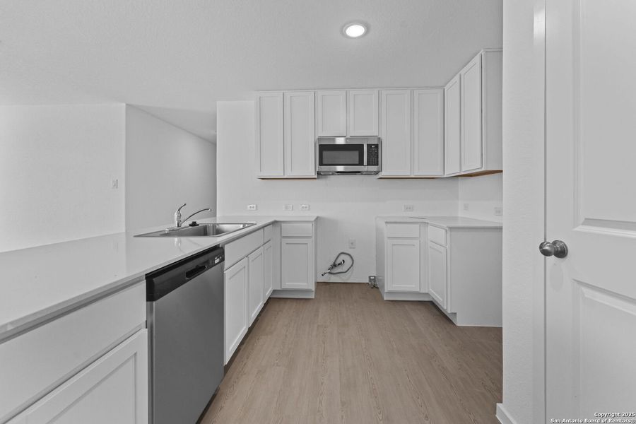 Furnished interior view inside a new home in Lodi Grove, Floresville (Image 7). Furnished interior view inside a new home in Lodi Grove, Floresville (Image 7).