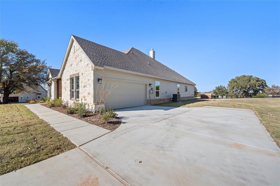 Exterior details and patio area of a home in Oak Grove Addition, Springtown (Image 29).