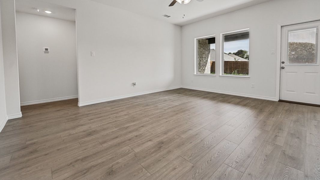 Spacious, unfurnished interior of a new home in Silverado, Aubrey (Image 5).