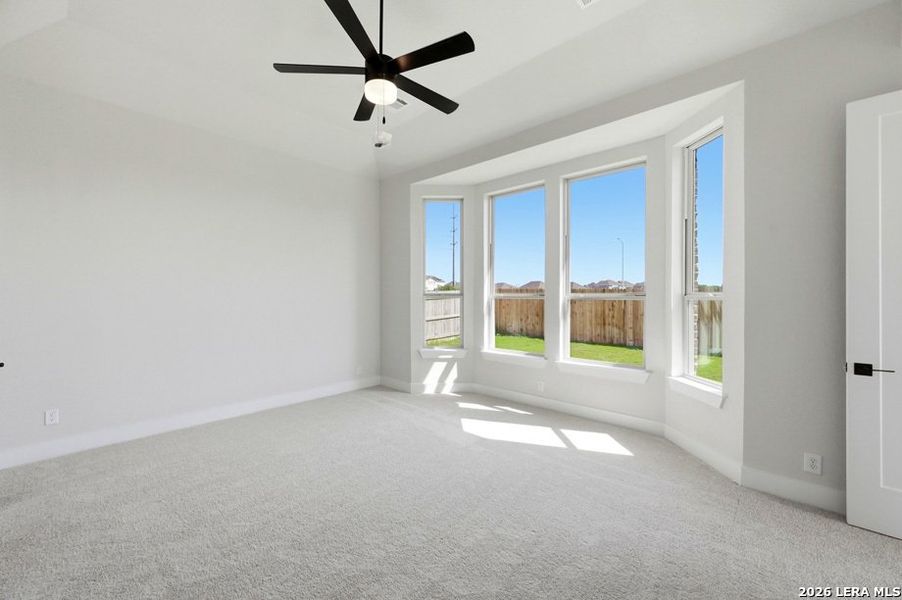 Spacious, unfurnished interior of a new home in Venado Crossing, Cibolo (Image 19).