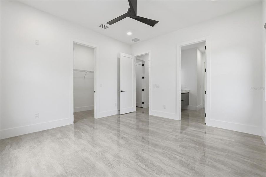 Spacious, unfurnished interior of a new home in , Tampa (Image 78).