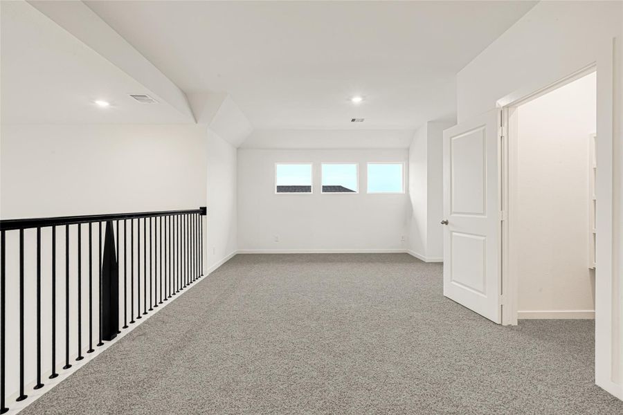 Spacious, unfurnished interior of a new home in Tamarron, Fulshear (Image 19).