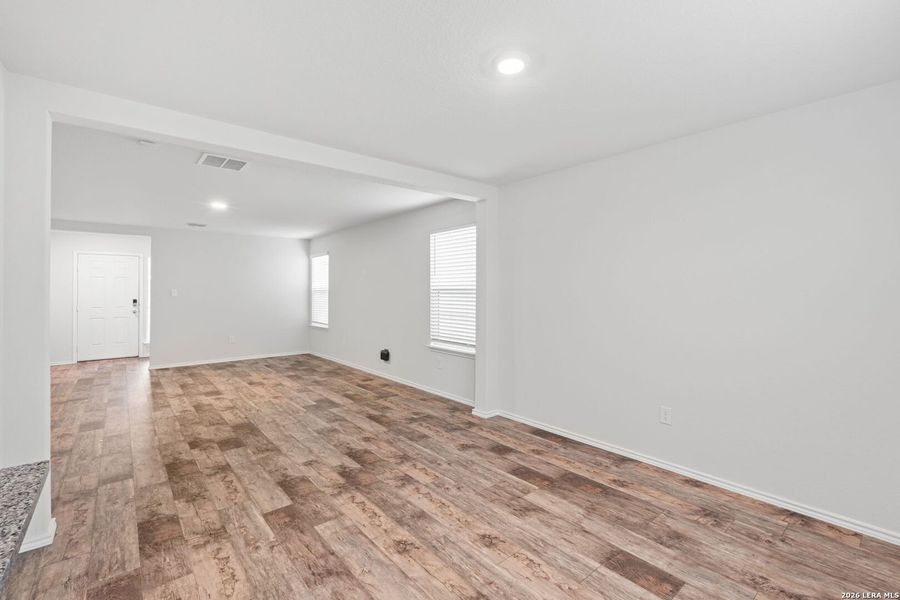 Spacious, unfurnished interior of a new home in Copper Canyon, Bulverde (Image 11).