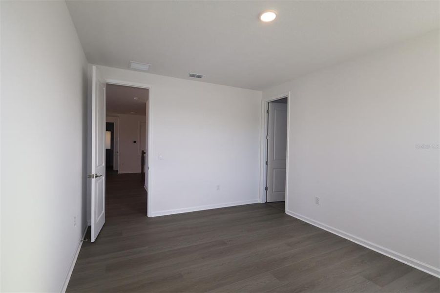 Spacious, unfurnished interior of a new home in Willow Run, Apopka (Image 13).