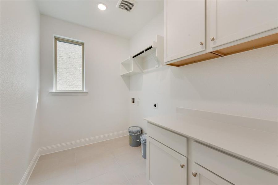 Furnished interior view inside a new home in Sutton Fields, Celina (Image 13).