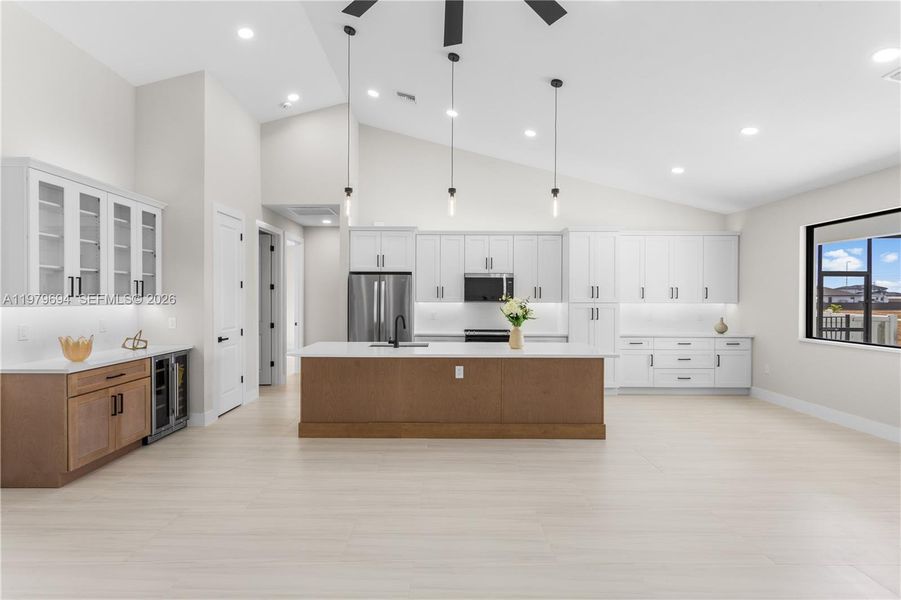 Crisp WHITE SHAKER CABINETRY is paired w/ contrasting warm WOOD-TONE ISLAND CABINETS & modern BLACK HARDWARE for a sophisticated coastal-modern design. Crisp WHITE SHAKER CABINETRY is paired w/ contrasting warm WOOD-TONE ISLAND CABINETS & modern BLACK HARDWARE for a sophisticated coastal-modern design.