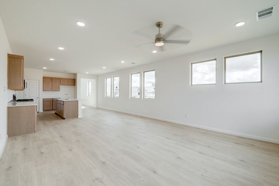 Spacious, unfurnished interior of a new home in Trinity Ranch, Elgin (Image 18). Spacious, unfurnished interior of a new home in Trinity Ranch, Elgin (Image 18).