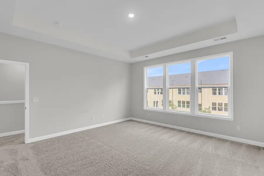 Spacious, unfurnished interior of a new home in Pineland Preserve, Summerville (Image 27).