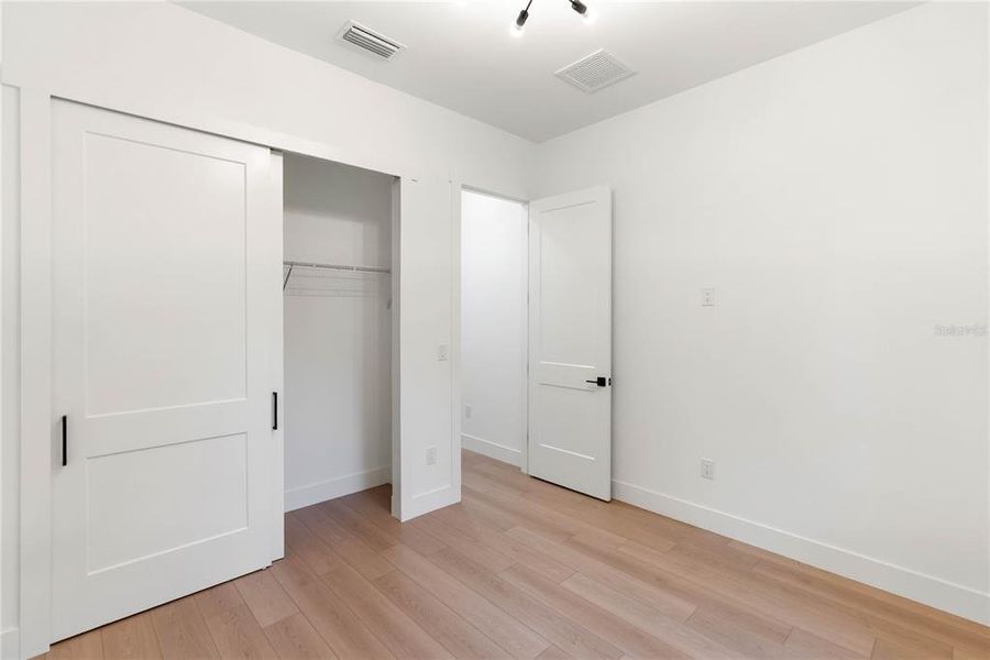 Spacious, unfurnished interior of a new home in , Port Charlotte (Image 18).