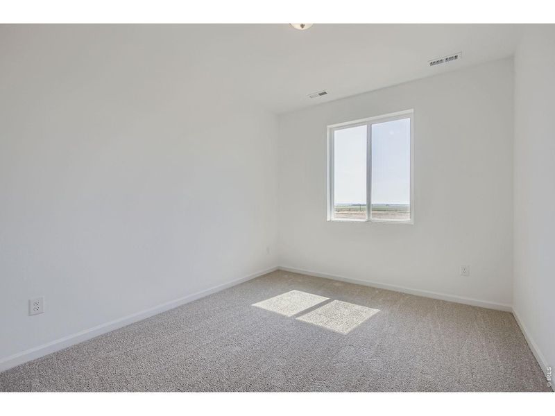 Spacious, unfurnished interior of a new home in Country Club Reserve, Fort Collins (Image 37).