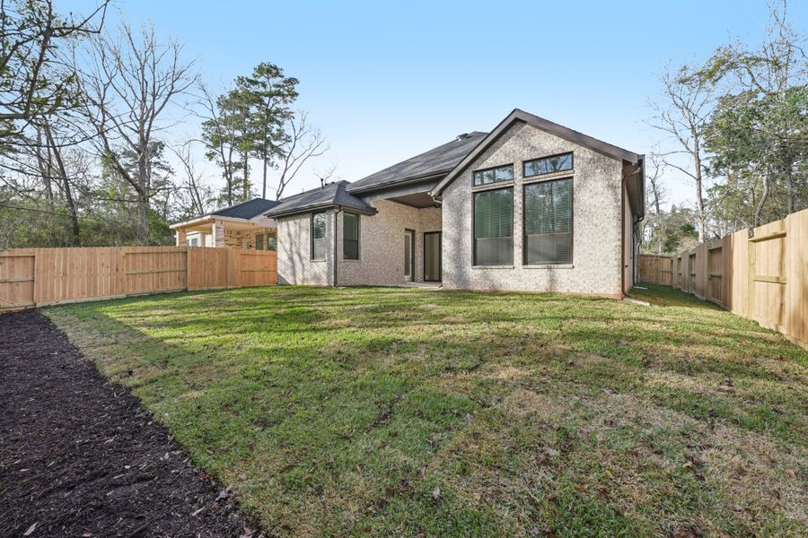 Exterior details and patio area of a home in Wood Leaf Reserve, Tomball (Image 32).