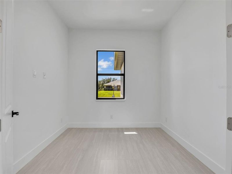 Spacious, unfurnished interior of a new home in , Cape Coral (Image 22).