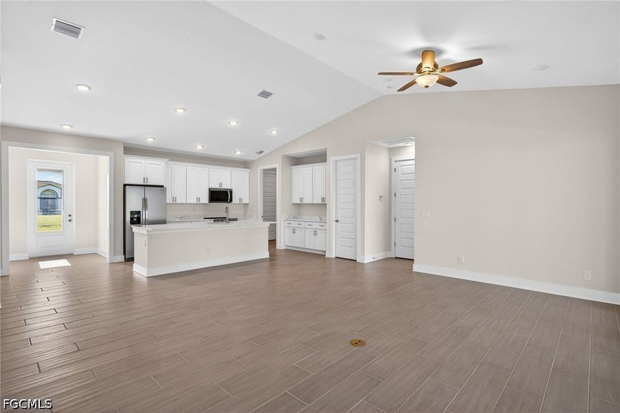 Spacious, unfurnished interior of a new home in Cape Coral, Cape Coral (Image 29).