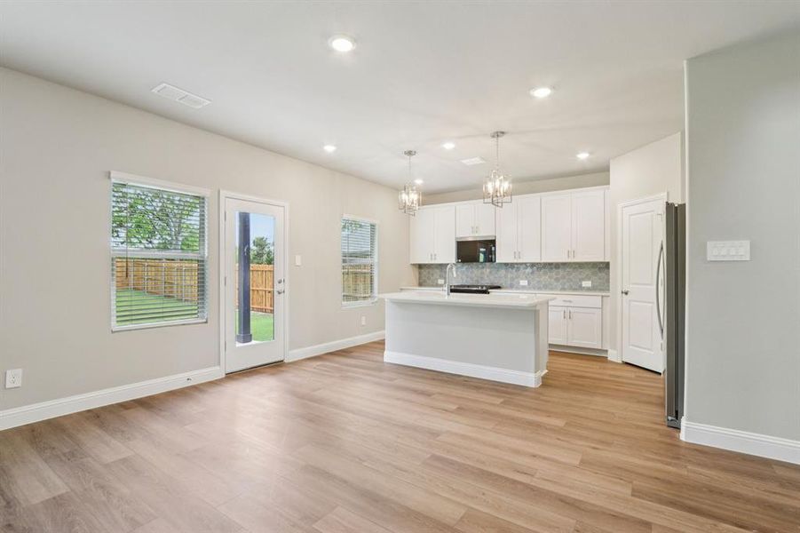 Spacious, unfurnished interior of a new home in Westmoor, Sherman (Image 22).