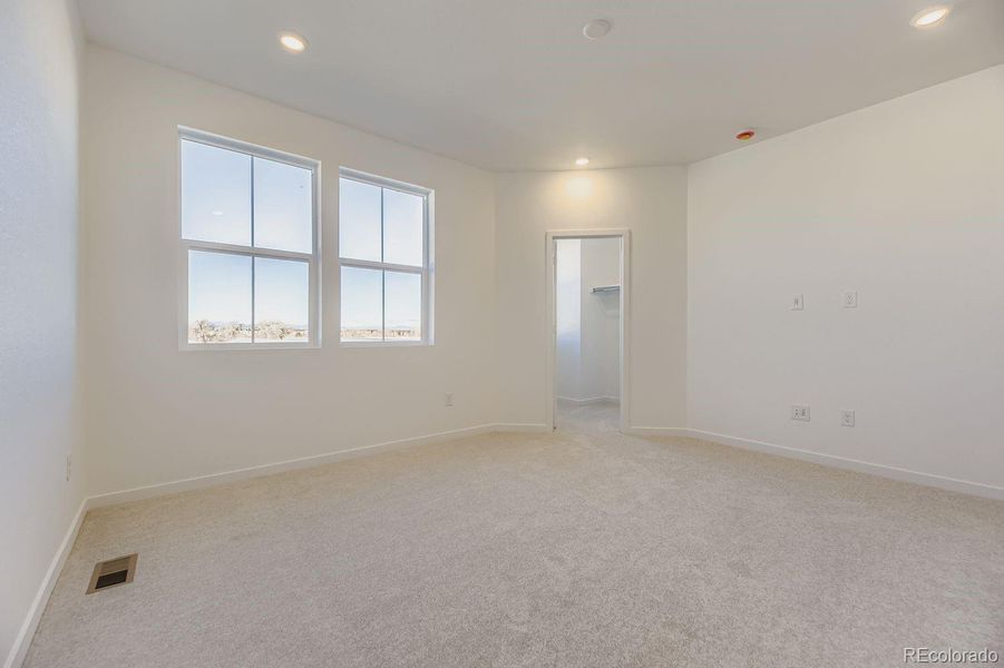 Spacious, unfurnished interior of a new home in , Centennial (Image 10).