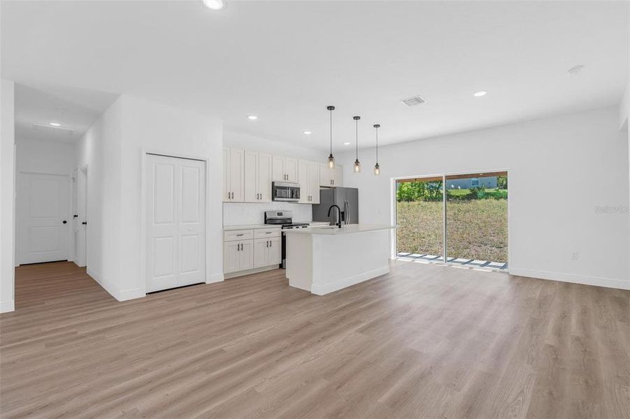 Spacious, unfurnished interior of a new home in , Ocala (Image 26).