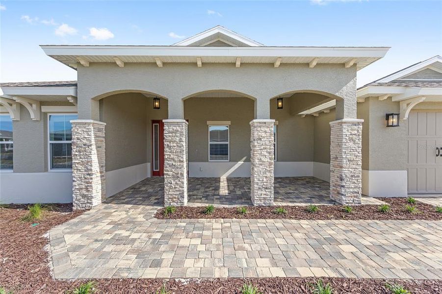 Exterior details and patio area of a home in , Ocala (Image 4).