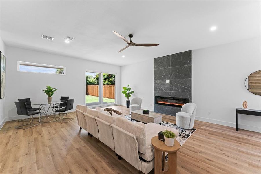 Furnished interior view inside a new home in , Dallas (Image 25). Furnished interior view inside a new home in , Dallas (Image 25).