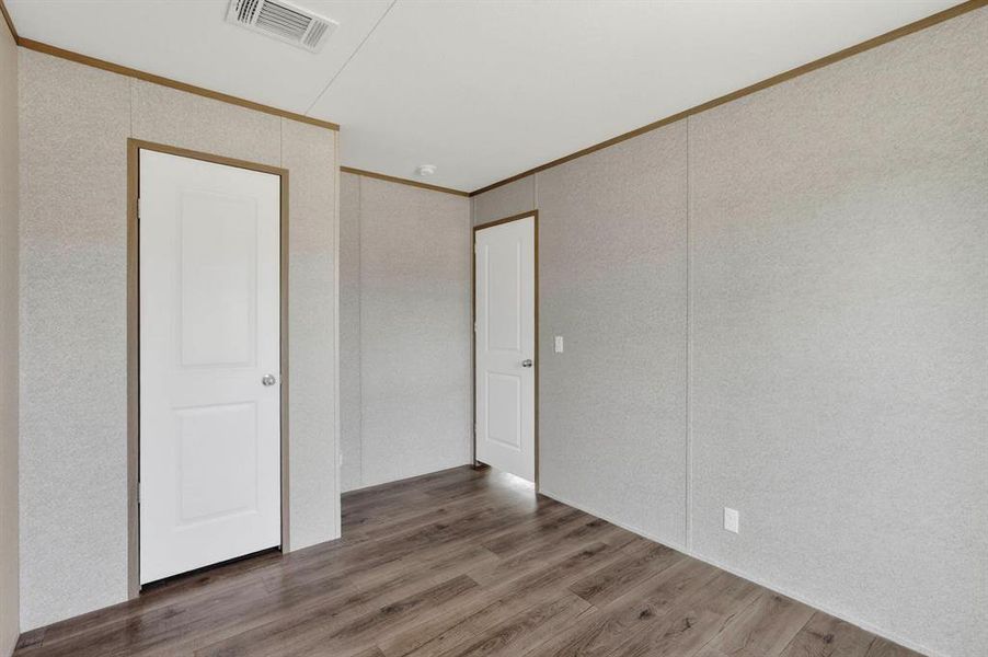 Spacious, unfurnished interior of a new home in , Aurora (Image 35).