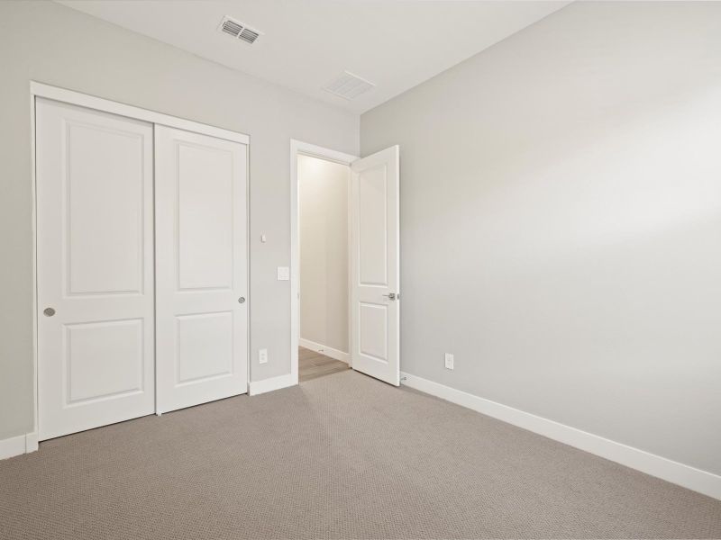 Spacious, unfurnished interior of a new home in White Tank Foothills Reserve Series, Waddell (Image 19).