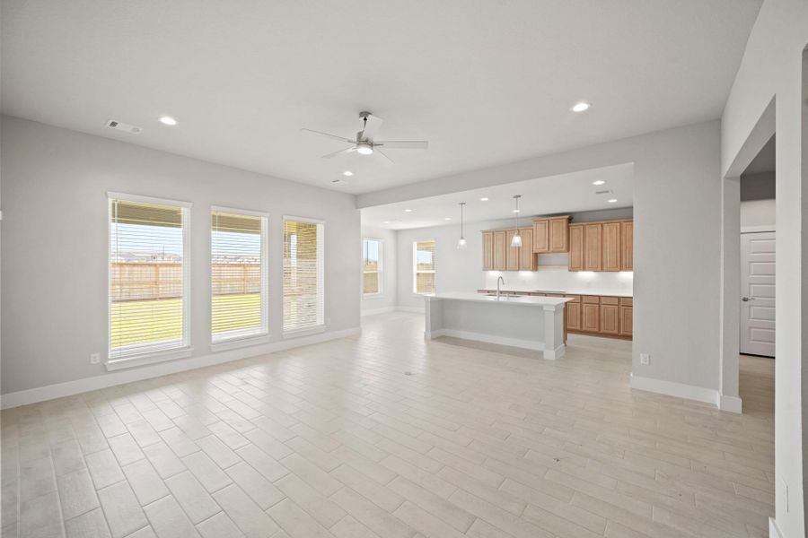 Spacious, unfurnished interior of a new home in Morton Creek Ranch, Katy (Image 18).