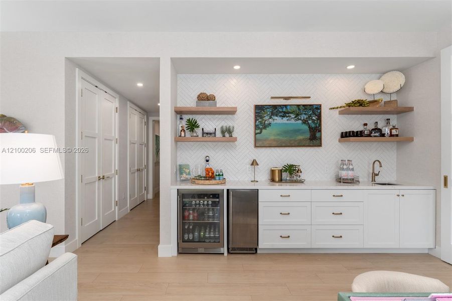 Furnished interior view inside a new home in , Tavernier (Image 69).