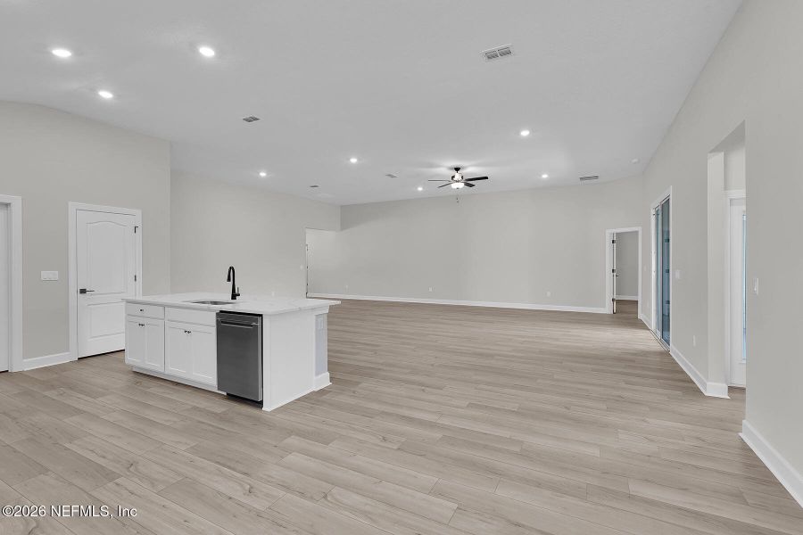Spacious, unfurnished interior of a new home in , Jacksonville (Image 15).