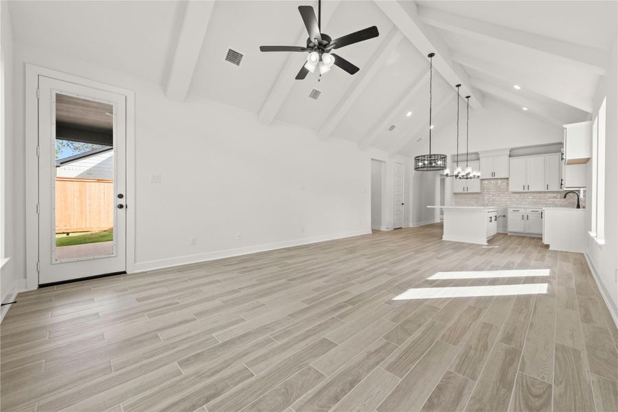 Spacious, unfurnished interior of a new home in Kresston, Montgomery (Image 12).
