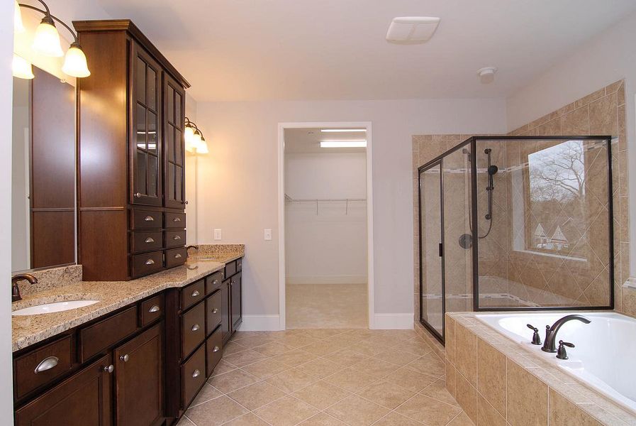 The Stonebridge - Master Bath