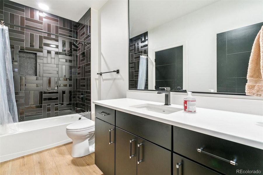 En suite with office bedroom and public access