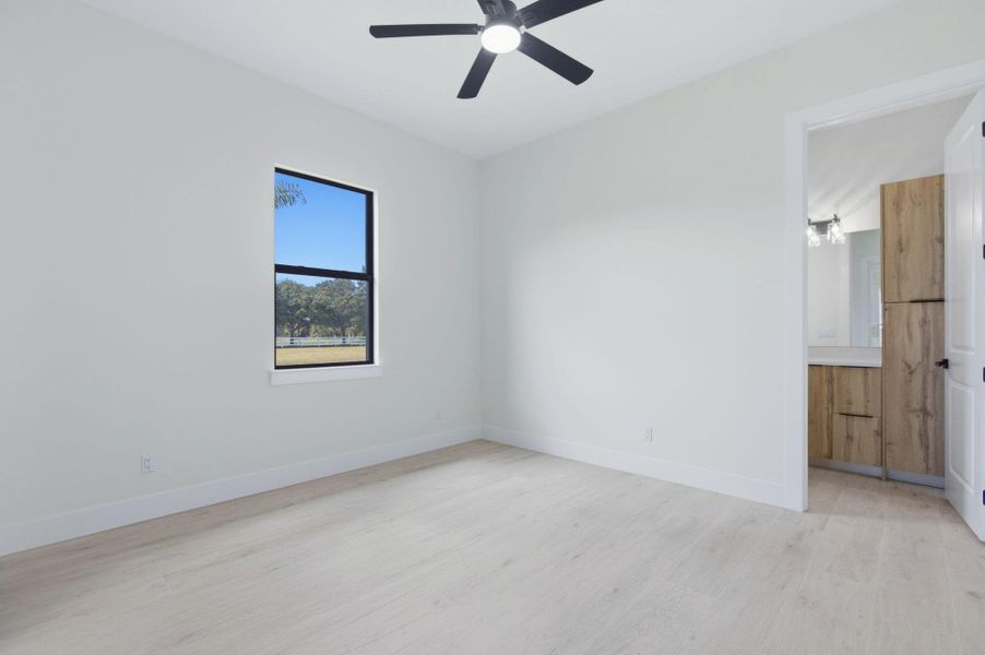Spacious, unfurnished interior of a new home in , Fort Pierce (Image 43).