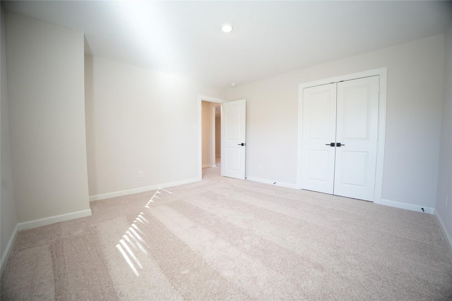 Spacious, unfurnished interior of a new home in Wedgewood Forest, Conroe (Image 12). Spacious, unfurnished interior of a new home in Wedgewood Forest, Conroe (Image 12).