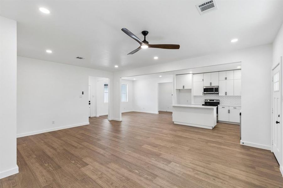 Spacious, unfurnished interior of a new home in , Runaway Bay (Image 10).