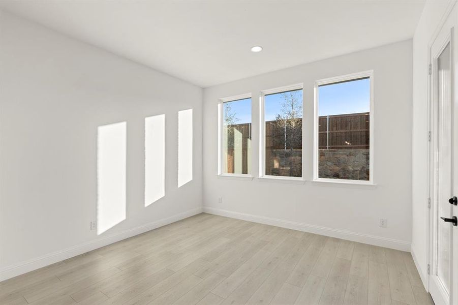 13. 2105 Clairmount - Dining