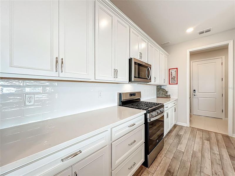 Furnished interior view inside a new home in Del Webb Minneola, Minneola (Image 20). Furnished interior view inside a new home in Del Webb Minneola, Minneola (Image 20).
