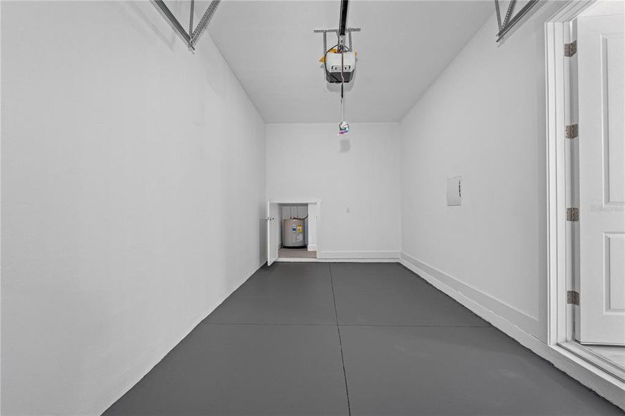 Spacious, unfurnished interior of a new home in , Tampa (Image 16).