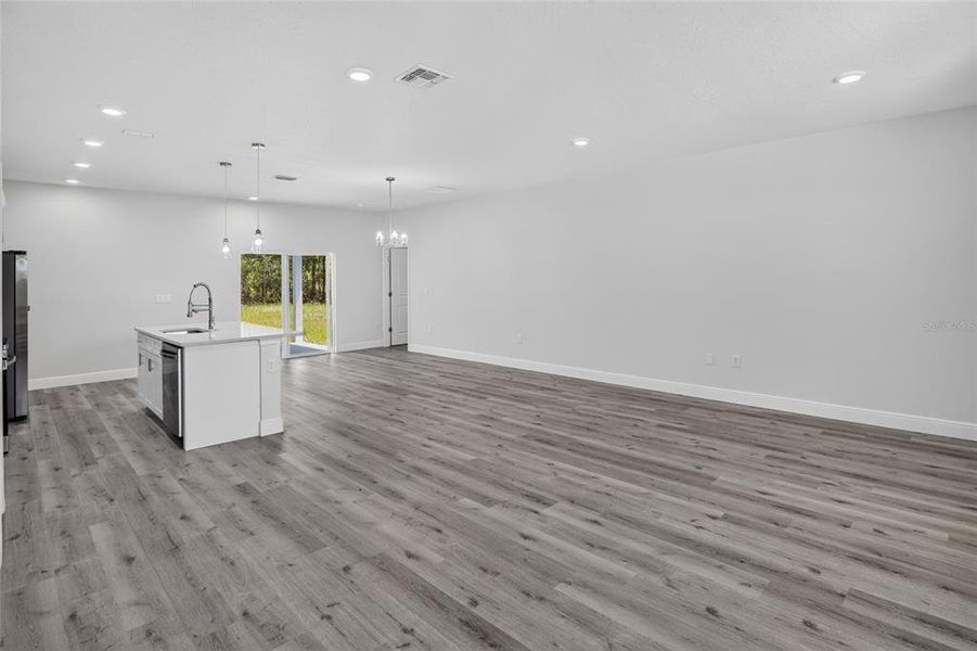 Spacious, unfurnished interior of a new home in , Citrus Springs (Image 19).