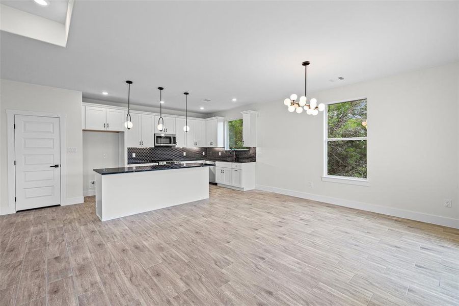 Spacious, unfurnished interior of a new home in , Granbury (Image 20). Spacious, unfurnished interior of a new home in , Granbury (Image 20).