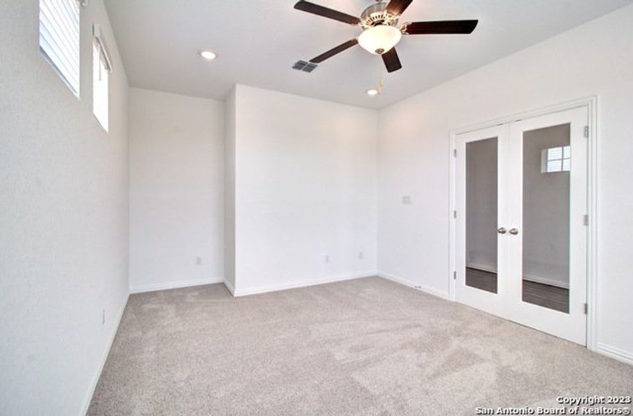Spacious, unfurnished interior of a new home in Veramendi, New Braunfels (Image 24).