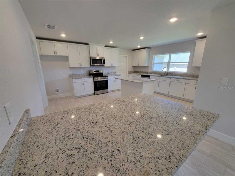 Spacious, unfurnished interior of a new home in , Ocala (Image 27).