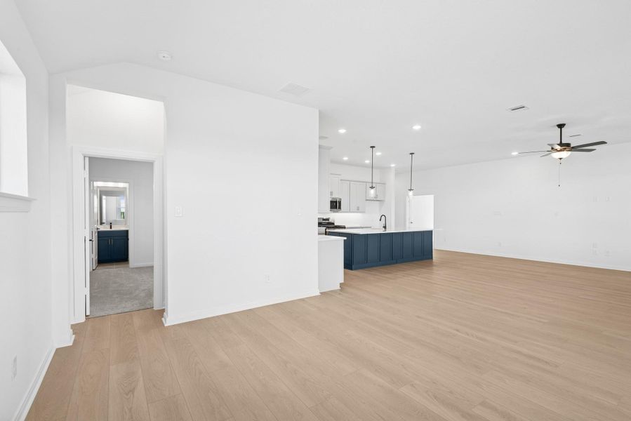 Spacious, unfurnished interior of a new home in The Grand Prairie 50’, Hockley (Image 12).