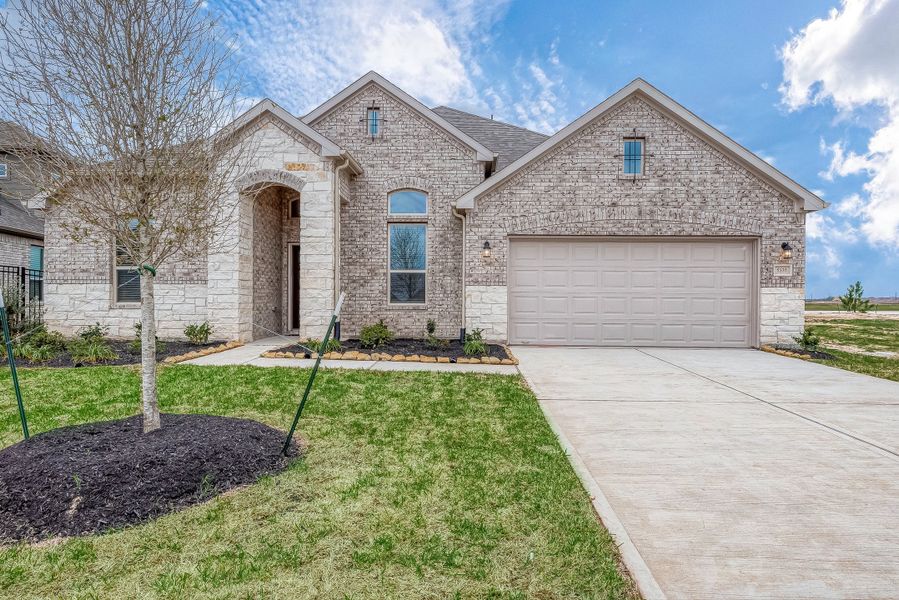 Representative exterior photo of a completed home built from the Floor Plan 2050 by Colina Homes in Grand Magnolia, Magnolia, TX (Image 29).