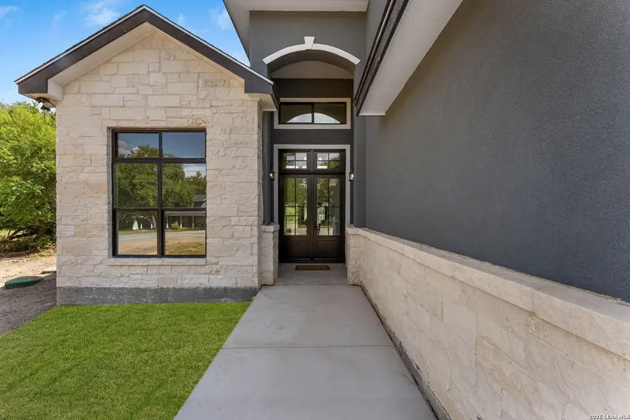 Exterior details and patio area of a home in , Selma (Image 3).
