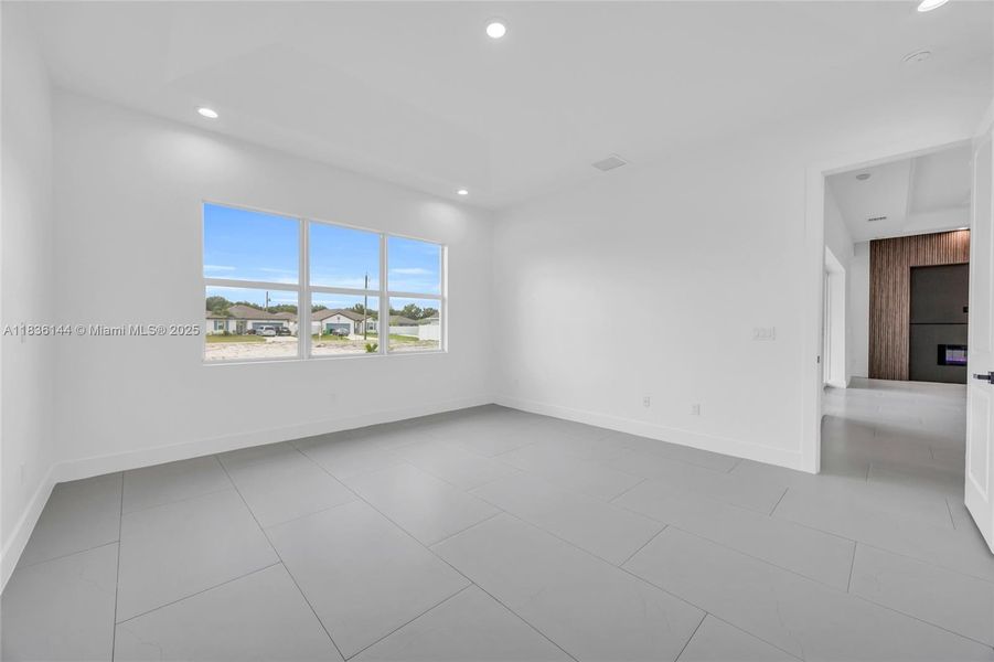 Spacious, unfurnished interior of a new home in , Port St. Lucie (Image 24).