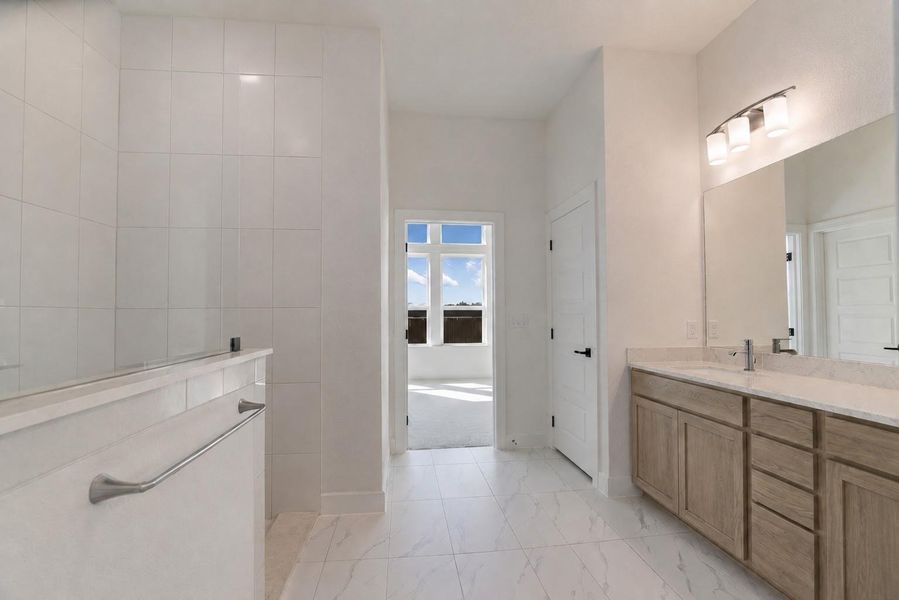 Carnegie Shoreline Owner's Bathroom (Photo shown is from acompleted home with the same floorplan and similar design selections. Actual design selections may very slightly)