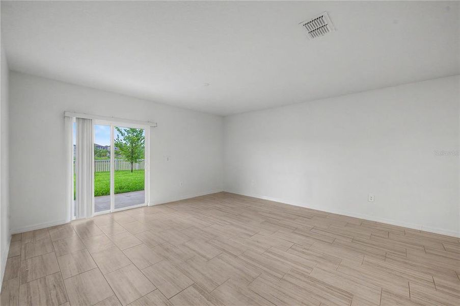 Spacious, unfurnished interior of a new home in Park East, Plant City (Image 28).