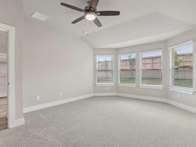 Spacious, unfurnished interior of a new home in Remington Ranch, San Antonio (Image 23).
