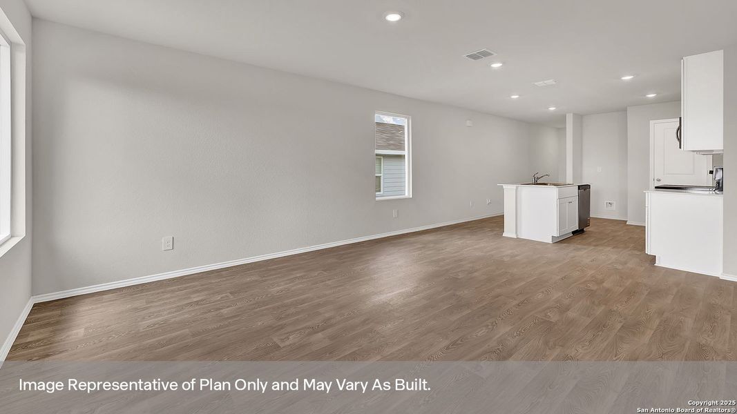 Spacious, unfurnished interior of a new home in Spring Valley, New Braunfels (Image 18).