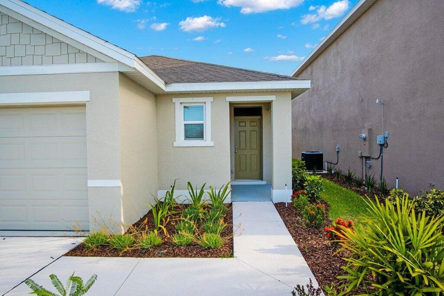 Front Exterior walkup.jpg-SMALL
