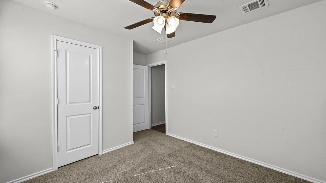 Spacious, unfurnished interior of a new home in Valor Farms, Royse City (Image 19).